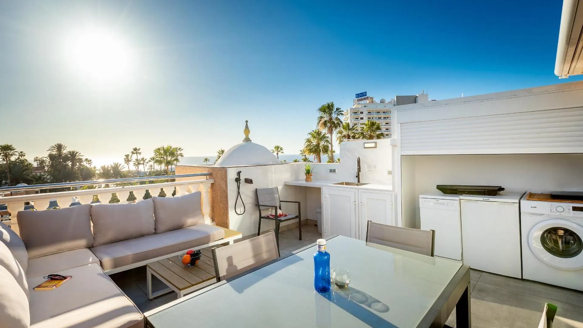 Chic Apartment With Great Terraces kontakt
